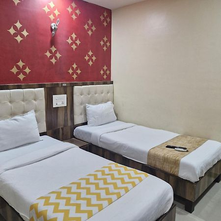 Hotel Crystal Park Near Nesco Exhibition Center 孟买 外观 照片