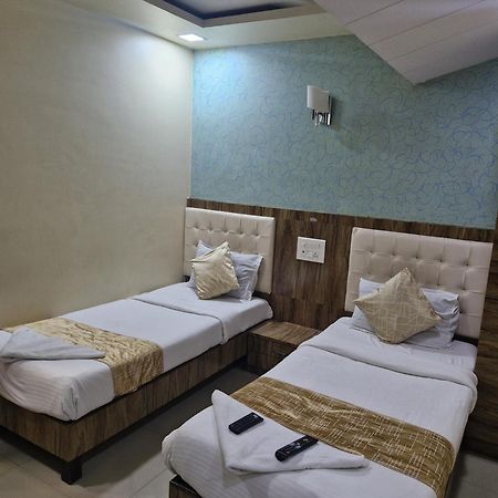 Hotel Crystal Park Near Nesco Exhibition Center 孟买 外观 照片