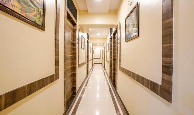 Hotel Crystal Park Near Nesco Exhibition Center 孟买 外观 照片