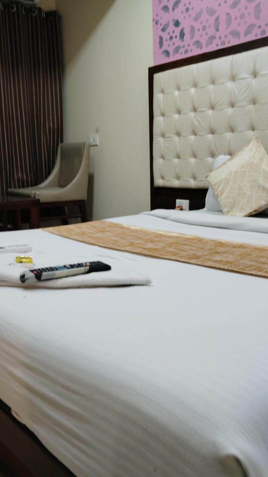 Hotel Crystal Park Near Nesco Exhibition Center 孟买 外观 照片