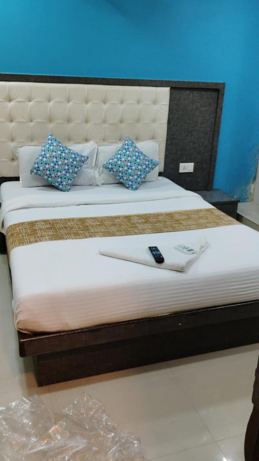 Hotel Crystal Park Near Nesco Exhibition Center 孟买 外观 照片