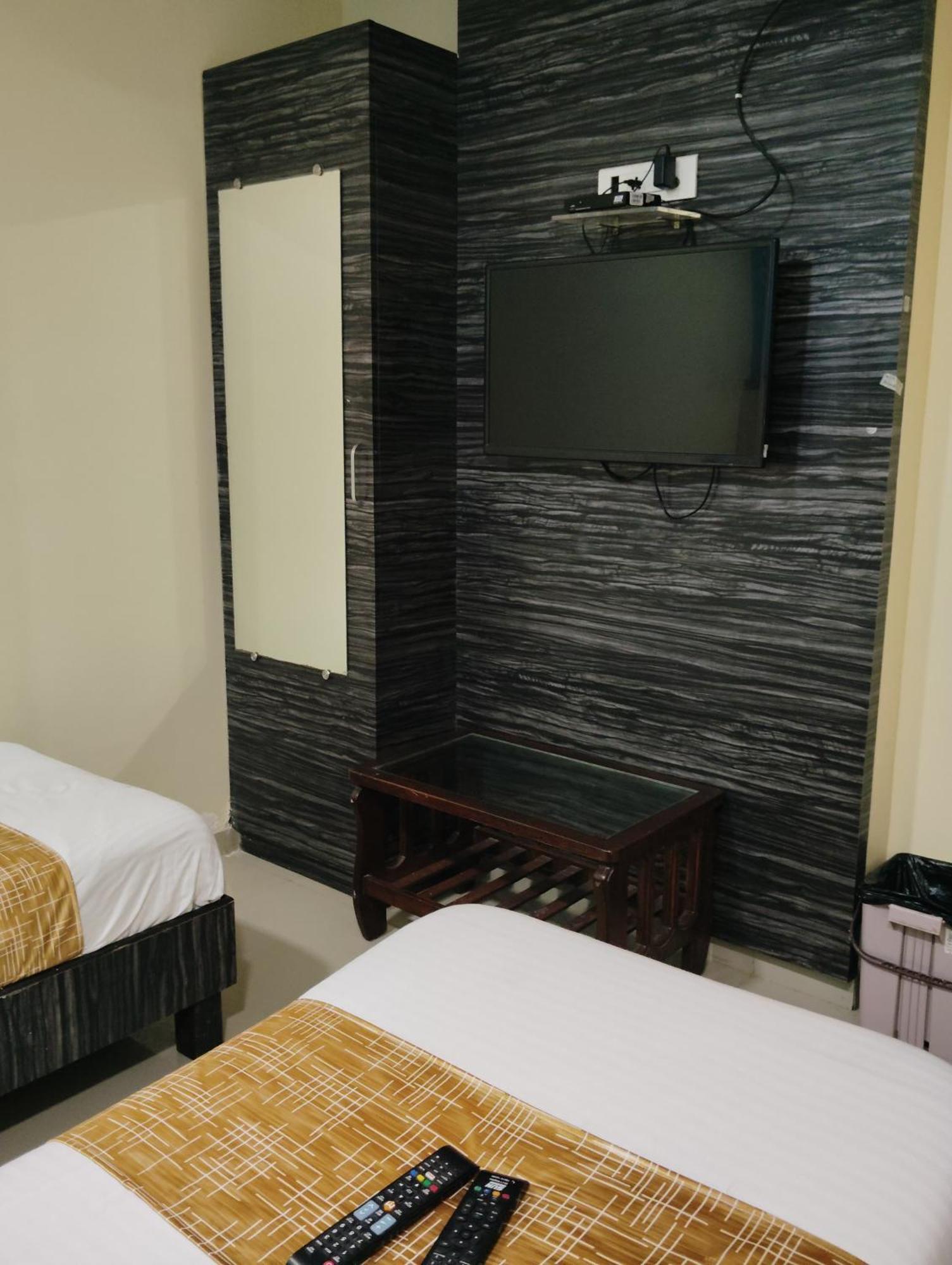 Hotel Crystal Park Near Nesco Exhibition Center 孟买 外观 照片